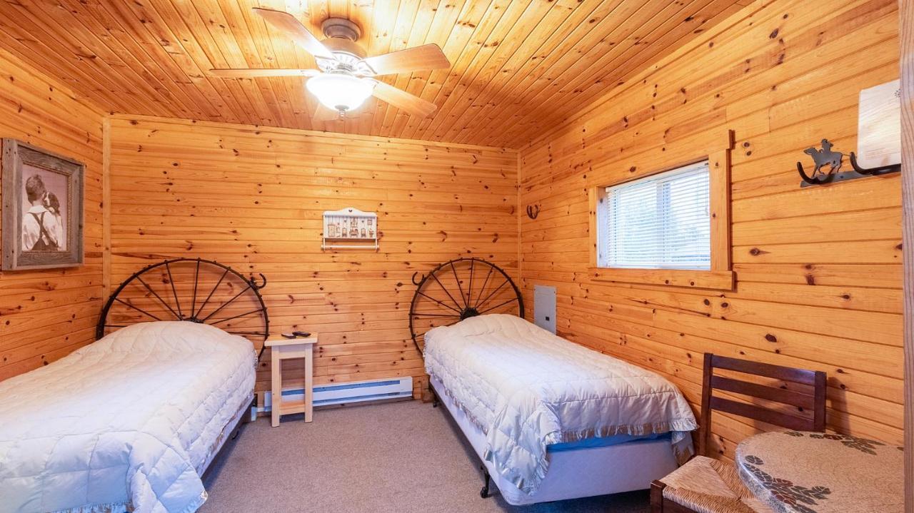 Отель Spur Of The Moment Ranch Mountain Экстерьер фото